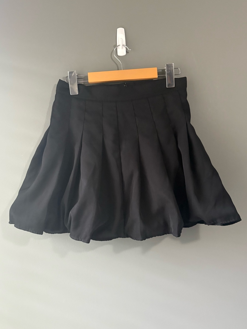 Hanshimei Black Pleated Skater Mini Skirt Size L - Picture 2 of 7